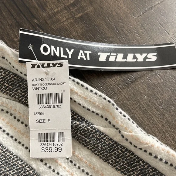 NWT! Roxy Beach Shorts - Picture 4 of 4